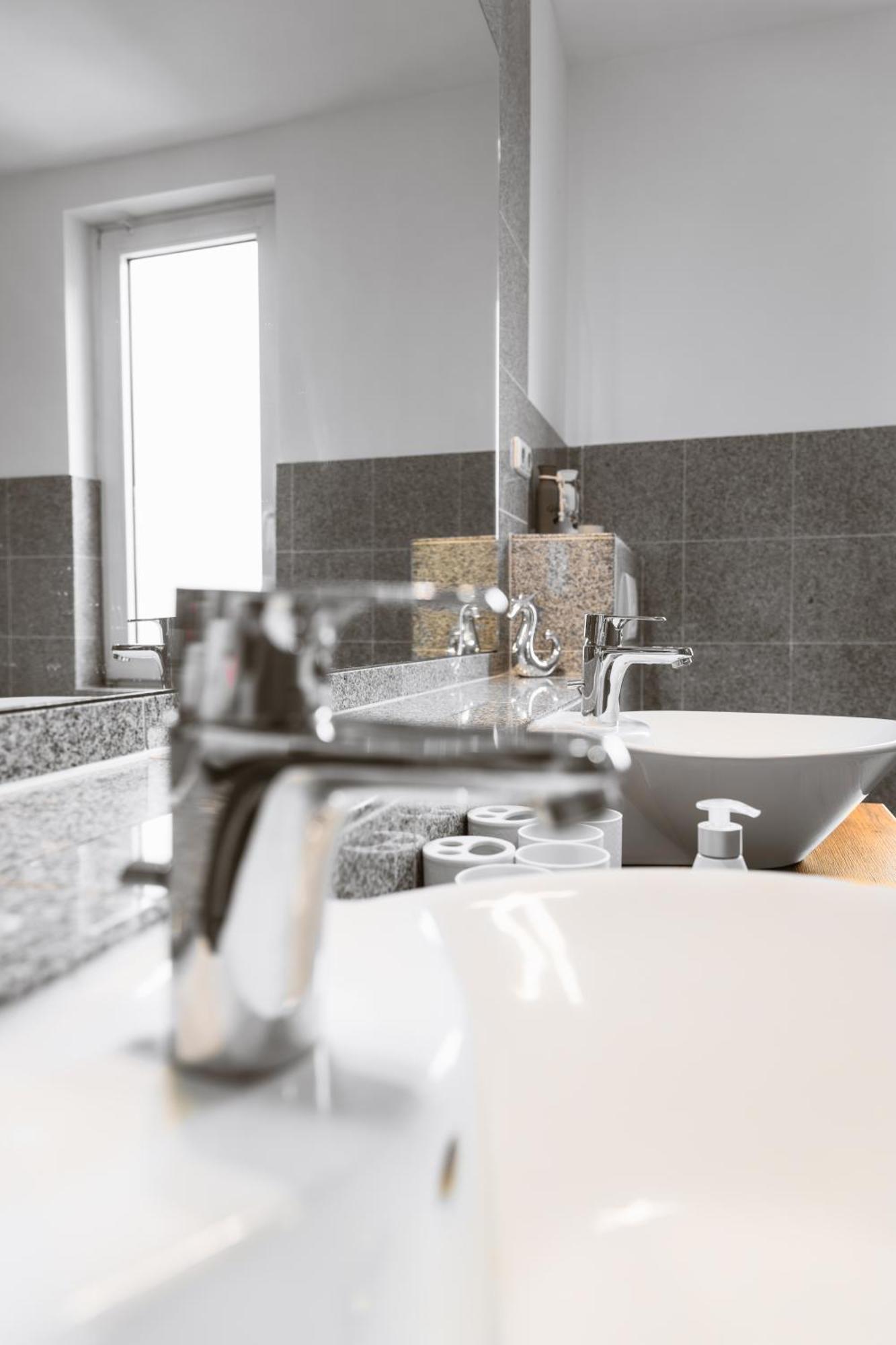 Exklusives Apartment Im Historischen Wohnhaus Mit Kamin, Bad & Viel Platz Бремерхавен Екстериор снимка