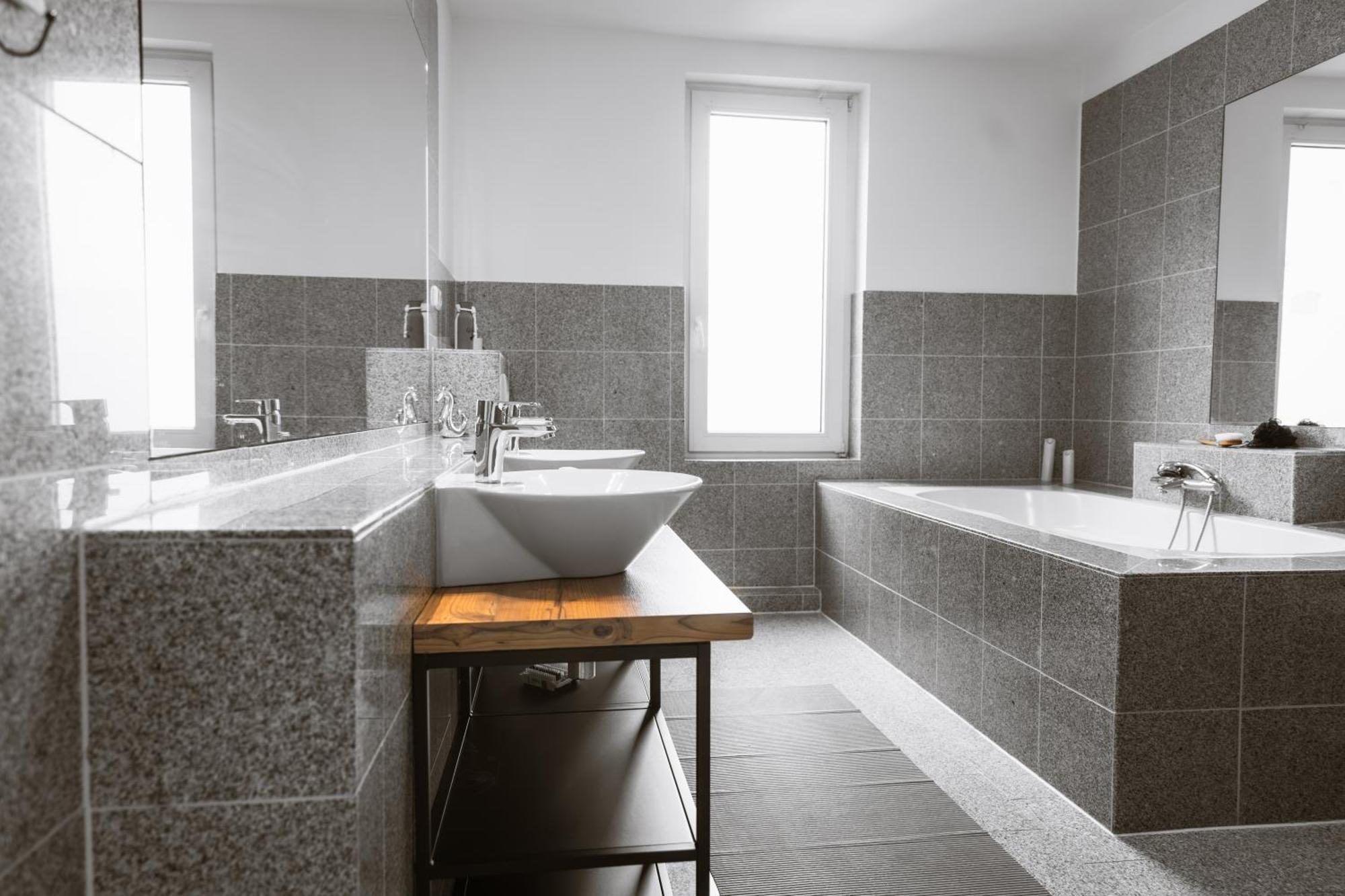 Exklusives Apartment Im Historischen Wohnhaus Mit Kamin, Bad & Viel Platz Бремерхавен Екстериор снимка