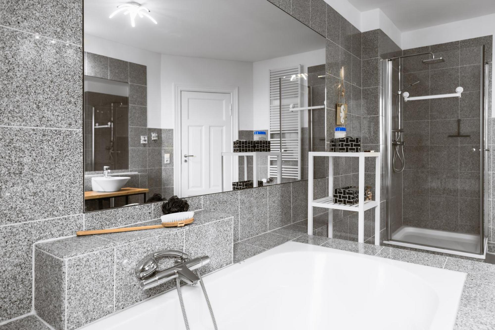 Exklusives Apartment Im Historischen Wohnhaus Mit Kamin, Bad & Viel Platz Бремерхавен Екстериор снимка