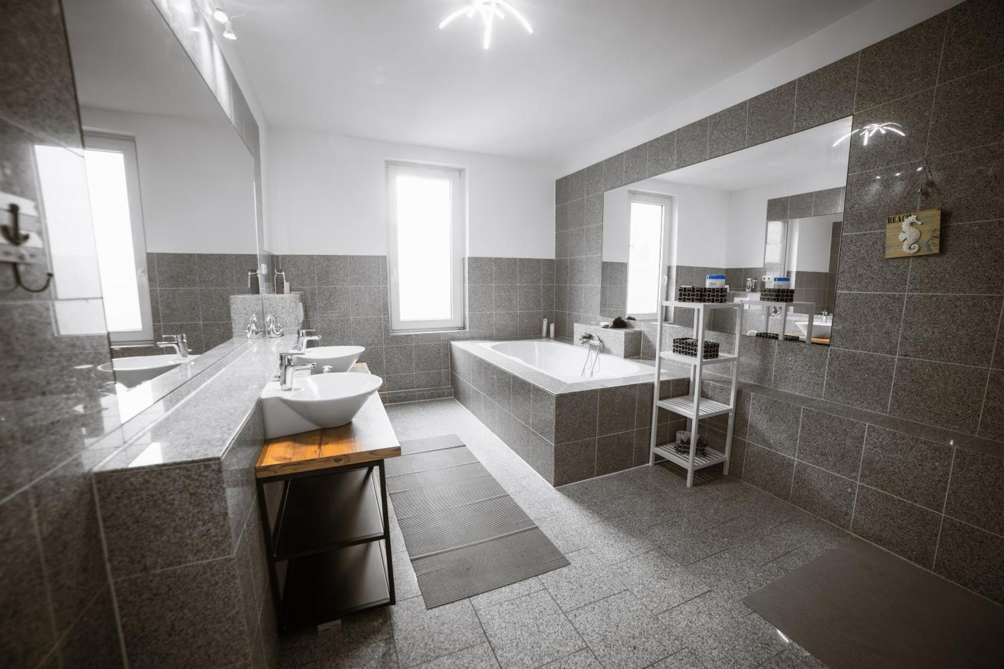 Exklusives Apartment Im Historischen Wohnhaus Mit Kamin, Bad & Viel Platz Бремерхавен Екстериор снимка