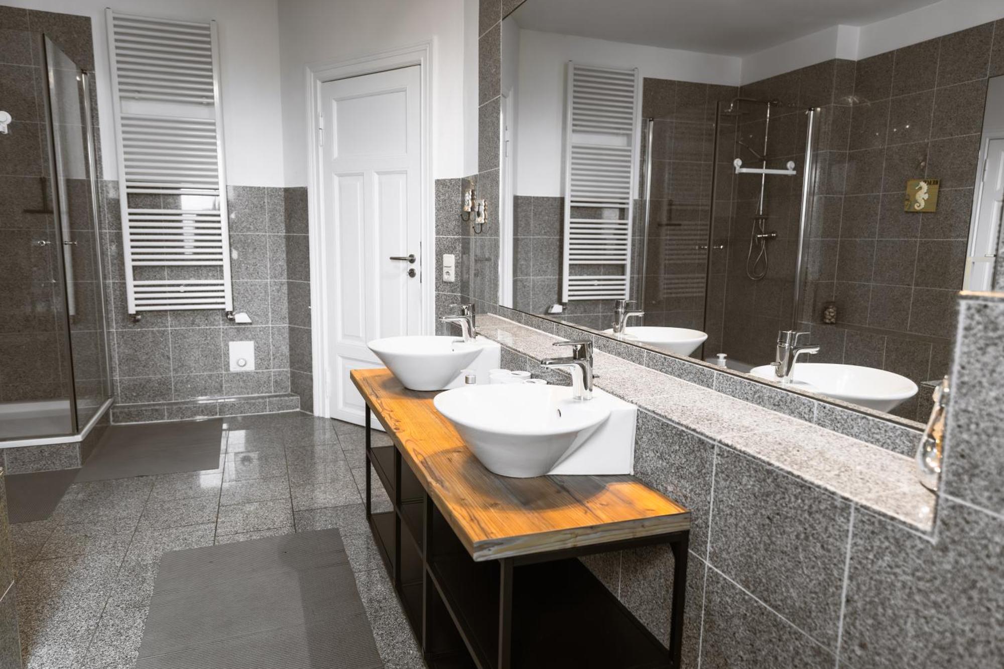 Exklusives Apartment Im Historischen Wohnhaus Mit Kamin, Bad & Viel Platz Бремерхавен Екстериор снимка